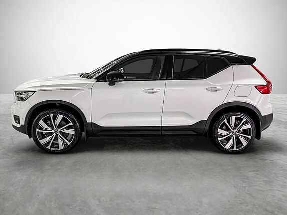 Volvo XC40 2 of 30