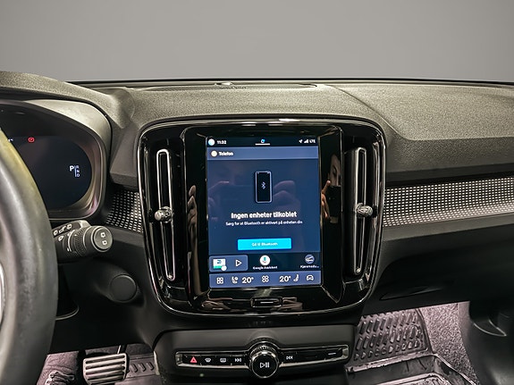 Volvo XC40 17 of 30
