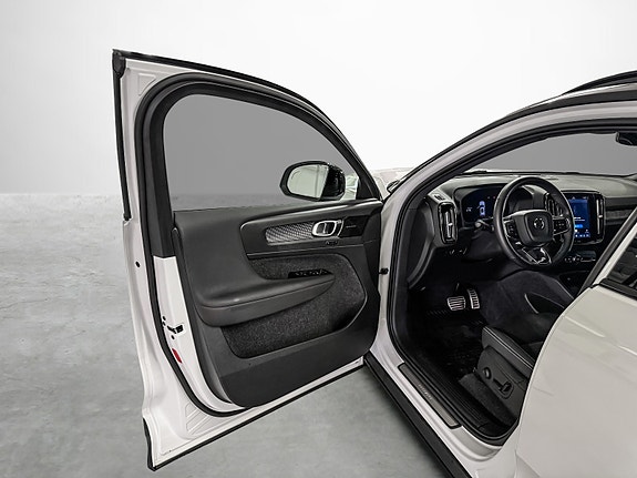 Volvo XC40 9 of 30