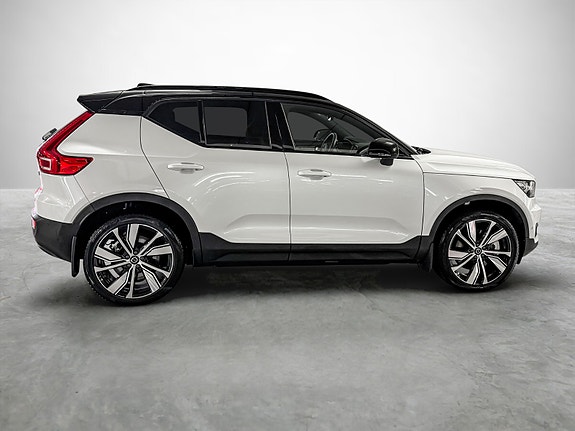 Volvo XC40 6 of 30
