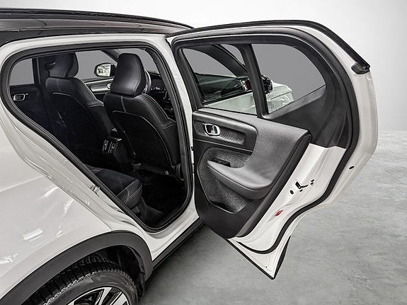 Volvo XC40 25 of 30
