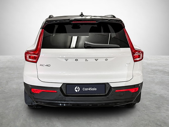 Volvo XC40 4 of 30