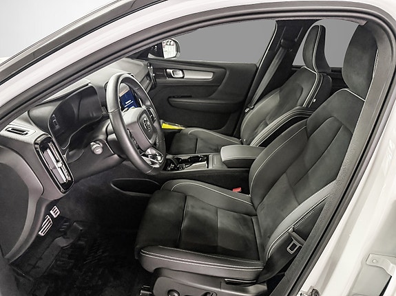 Volvo XC40 11 of 30