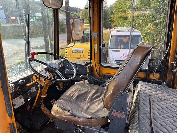 Fiat-Allis 605B med skoffe og gaffel. 13 of 16