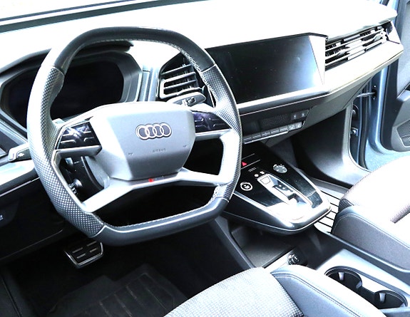 Audi Q4 e-tron 12 of 17