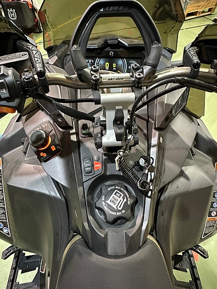 Ski-doo Mach Z STD 900 ACE Turbo R 6 of 18