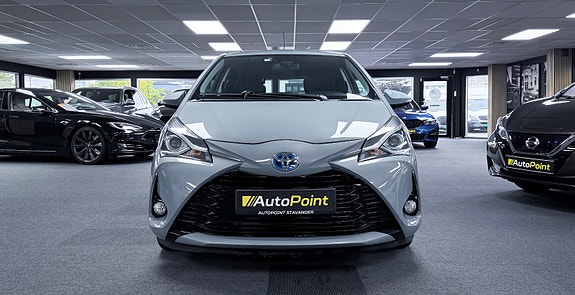 Toyota Yaris 2 of 15