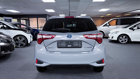 Toyota Yaris 5 of 15