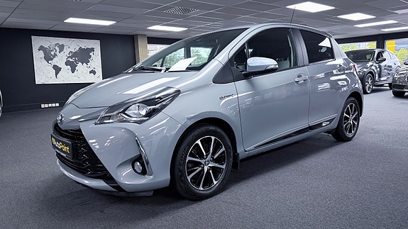 Toyota Yaris 7 of 15