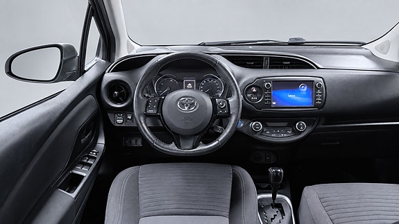 Toyota Yaris 10 of 15