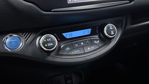 Toyota Yaris 13 of 15
