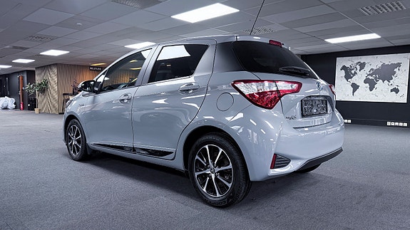 Toyota Yaris 6 of 15