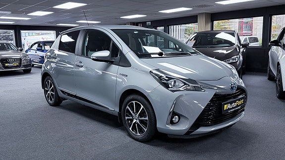 Toyota Yaris 3 of 15