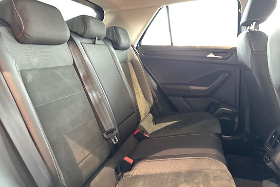Volkswagen T-Roc 13 of 25