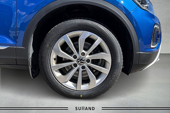 Volkswagen T-Roc 25 of 25