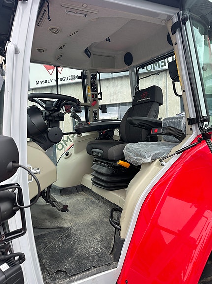 Massey Ferguson 5 S 145 Dyna-6 9 of 13