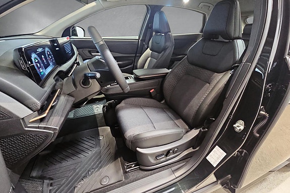 Nissan Ariya 7 of 30