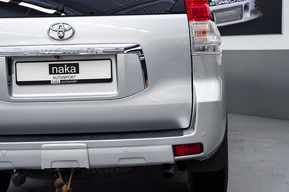 Toyota Land Cruiser 8 of 22