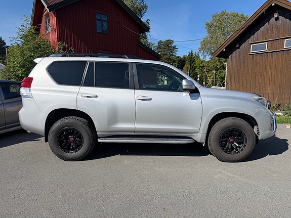 Toyota Land Cruiser 2 of 22
