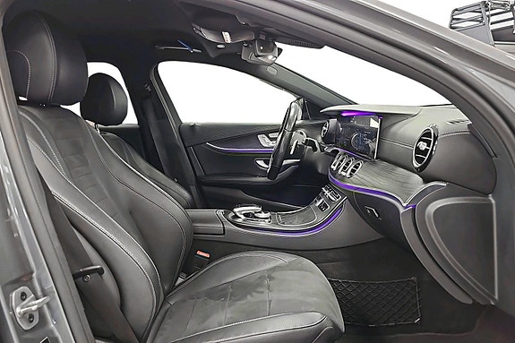 Mercedes-Benz E300 de 23 of 28