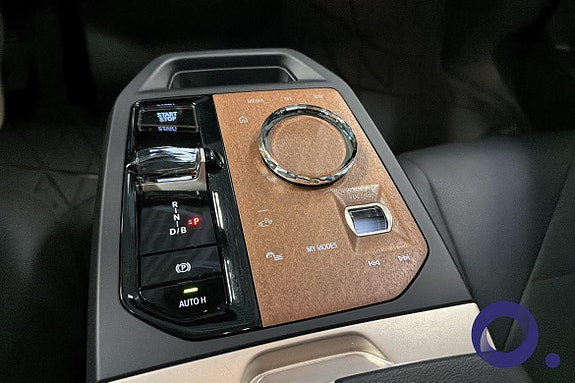 BMW iX 19 of 24