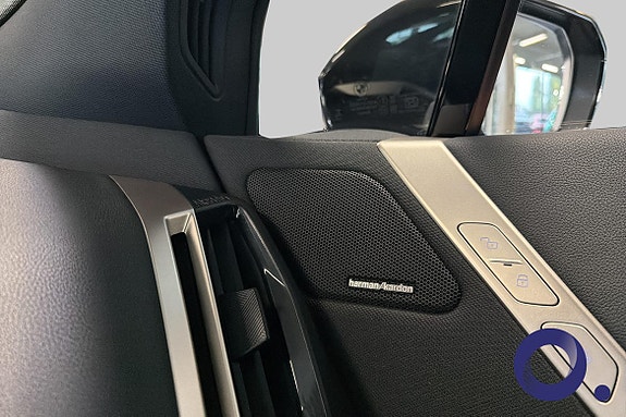 BMW iX 20 of 24