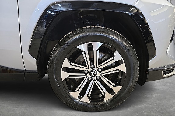 Toyota RAV4 Plug-in Hybrid 19 of 22