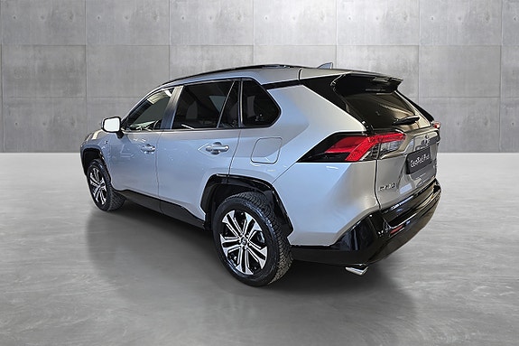 Toyota RAV4 Plug-in Hybrid 3 of 22