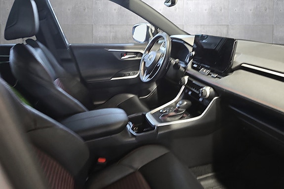 Toyota RAV4 Plug-in Hybrid 14 of 22