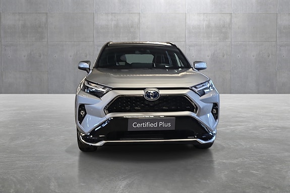 Toyota RAV4 Plug-in Hybrid 8 of 22