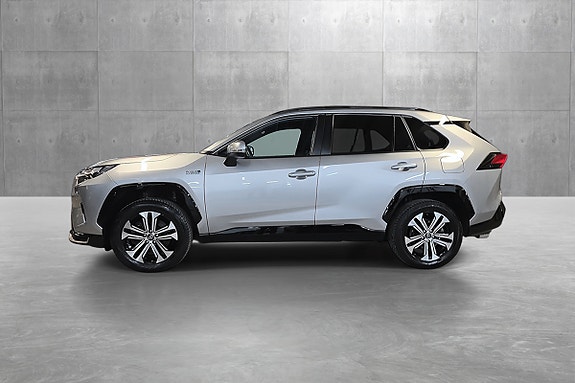 Toyota RAV4 Plug-in Hybrid 2 of 22