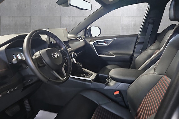 Toyota RAV4 Plug-in Hybrid 10 of 22