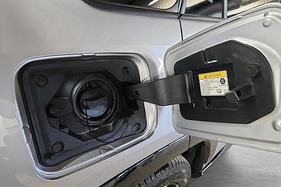 Toyota RAV4 Plug-in Hybrid 9 of 22