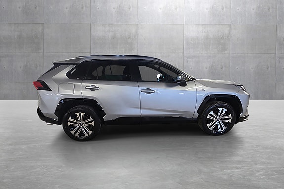 Toyota RAV4 Plug-in Hybrid 6 of 22
