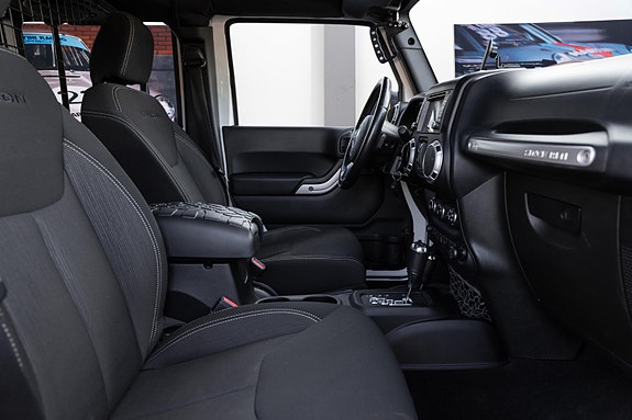 Jeep Wrangler 24 of 30