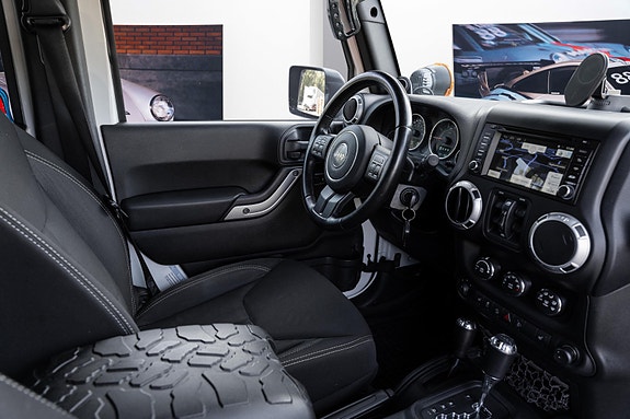 Jeep Wrangler 21 of 30