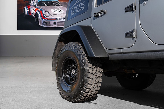 Jeep Wrangler 11 of 30