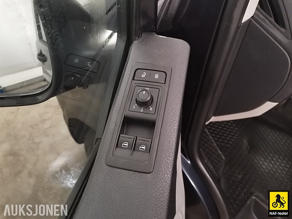 Volkswagen Transporter 8 of 30