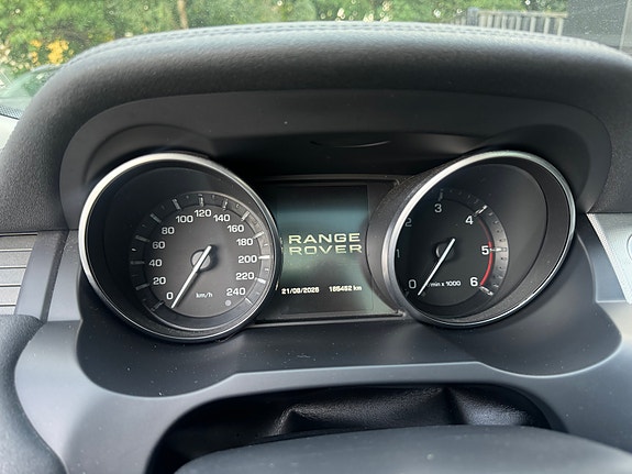 Land Rover Range Rover Evoque 17 of 28