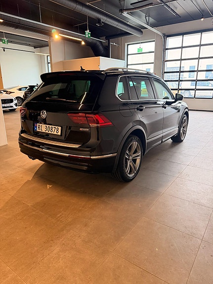 Volkswagen Tiguan 3 of 30