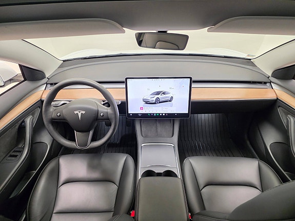 Tesla Model 3 17 of 30