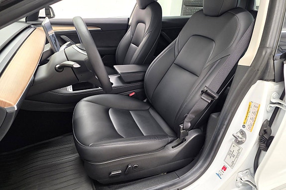 Tesla Model 3 12 of 30