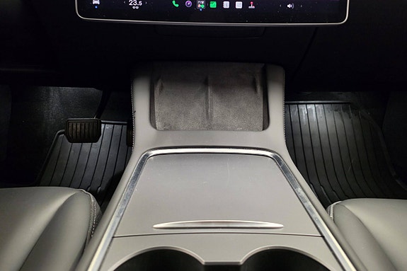 Tesla Model 3 21 of 30
