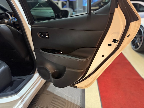 Nissan Leaf 23 of 30