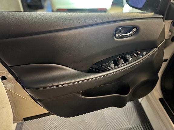 Nissan Leaf 13 of 30
