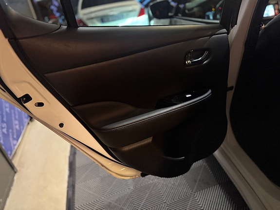 Nissan Leaf 17 of 30