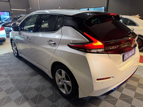 Nissan Leaf 7 of 30