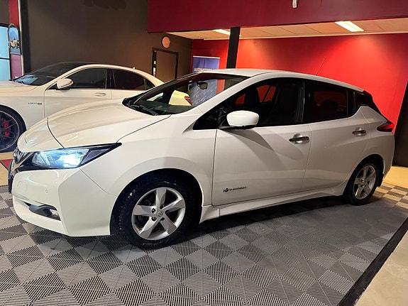 Nissan Leaf 8 of 30