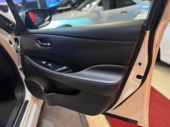 Nissan Leaf 26 of 30