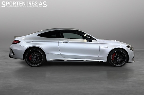 Mercedes-Benz C63 4 of 10